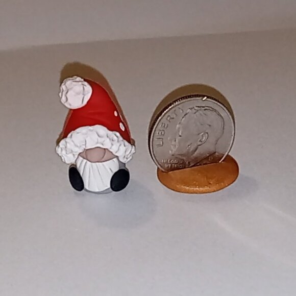 🎯 10 for $10 / Santa Gnome, Miniature Christmas Gnome Figure - Picture 3 of 3